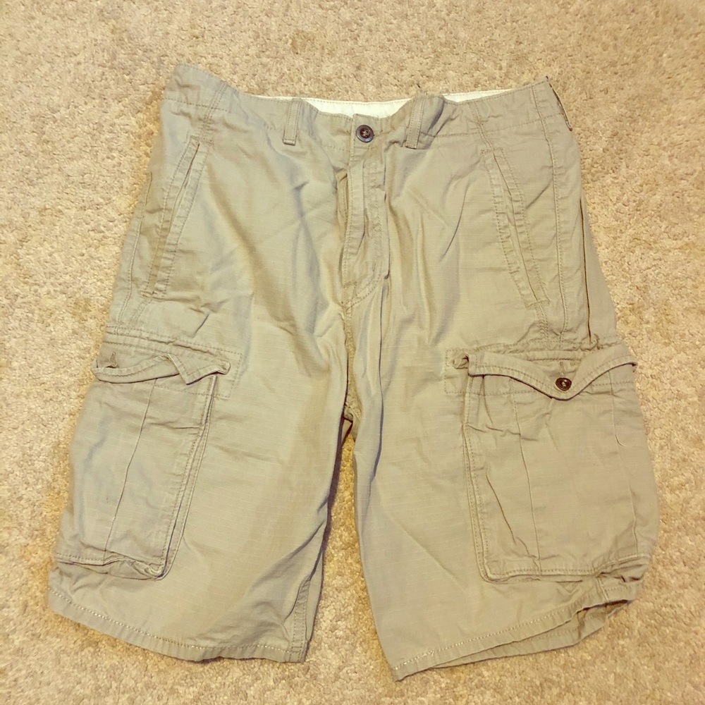 Levi tan cargo shorts